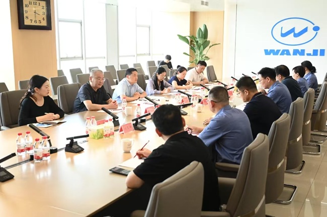 河南省財(cái)政廳副廳長(zhǎng)李英哲一行到萬(wàn)基控股集團(tuán)調(diào)研