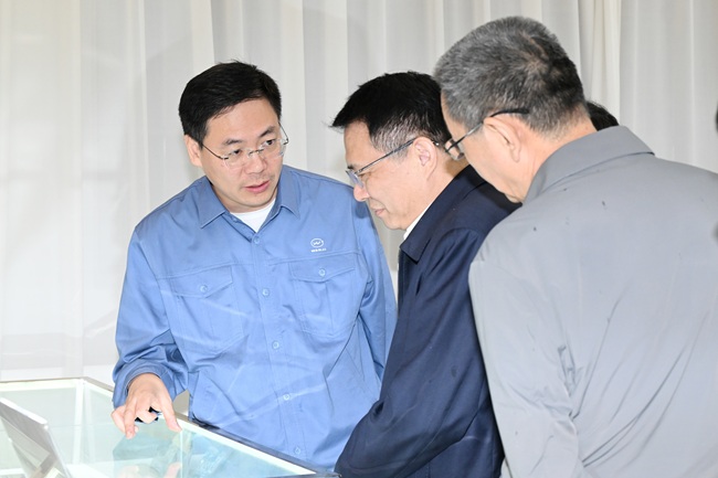 新疆生產(chǎn)建設(shè)兵團(tuán)黨委副秘書(shū)長(zhǎng)、副團(tuán)長(zhǎng)毛知兵一行到萬(wàn)基控股集團(tuán)調(diào)研