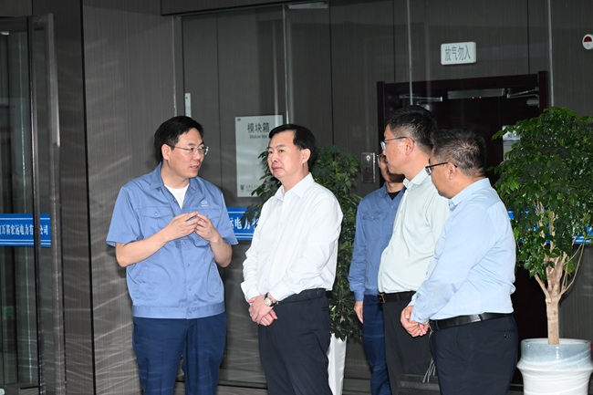 洛陽(yáng)市發(fā)改委黨組書(shū)記、主任關(guān)宇飛一行到萬(wàn)基控股集團(tuán)調(diào)研